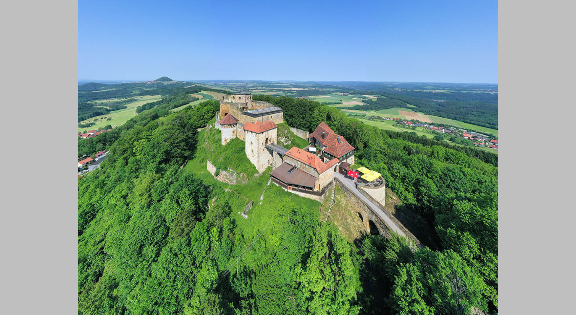 Drohnenansicht 1 DIE BURG | Burg Hohenrechberg